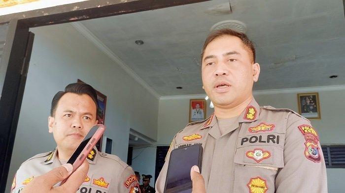 KAPOLRES ENDE - Kapolres Ende yang lama AKBP Andre Librian dan Kapolres Ende yang baru AKBP I Gede Ngura Joni Mahardika.