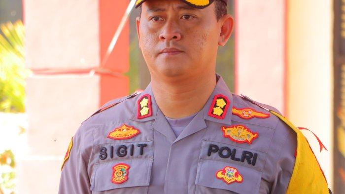SIGIT HARIMBAWAN - Kapolres Timor Tengah Selatan (TTS), AKBP Sigit Harimbawan, SH., Slk., MH, secara tegas mencopot jabatan Aiptu Firman selalu Kanit Reskrim Polsek Mollo Utara. Pencopotan ini dikarenakan Aiptu Firman terbukti secara sah terlibat praktek perjudian. 