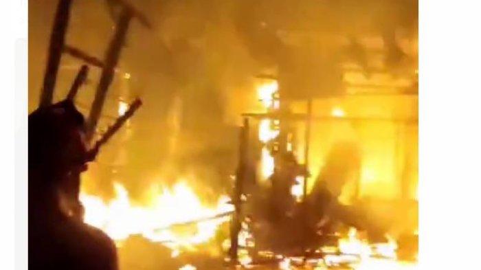 KEBAKARAN - Berita Viral Kebakaran Saat Dini Hari Di di Bati-bati Kabupaten Tala