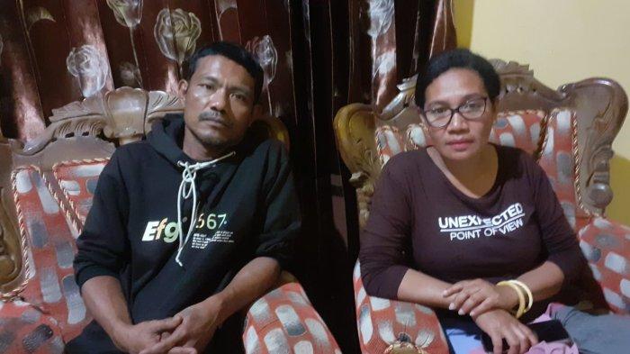 ORANG TUA KEVIN -Adrianus Weto Gobang (kiri) dan Maria Kartini Wisang (kanan) orang tua dari Kevin yang merindukan kepulangan anak mereka.