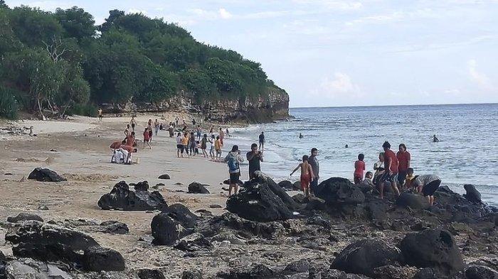Kolam-kolam seperti sebuah persawahan di Pantai Liang Mbala, Kel. Kota Ndora, Kecamatan Borong, Kab. Manggarai Timur, NTT, Kamis, (5/5/2022).