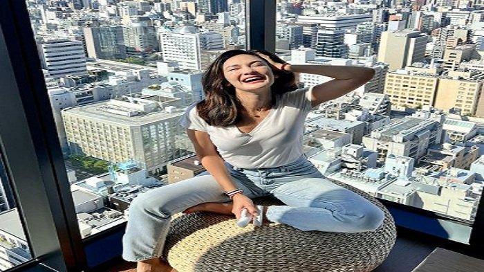 OSAKA - Pose Luna Maya di Hotel Osaka Jepang