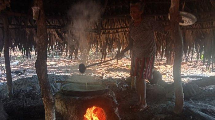 Proses memasak tuak menjadi gula Sabu dan gula lempeng.