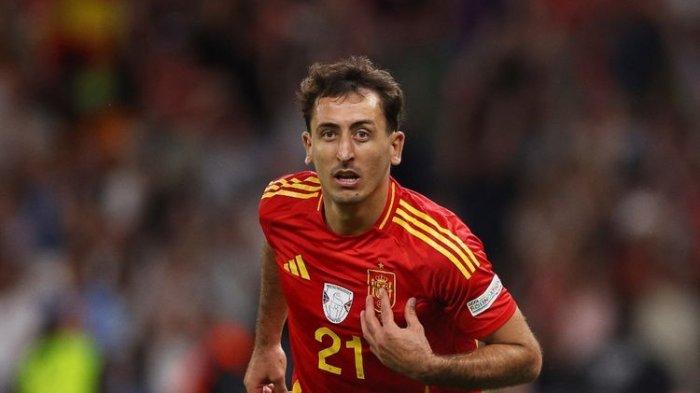 Penyerang Spanyol, Mikel Oyarzabal, merayakan gol ke gawang Inggris dalam laga  final Piala Eropa 2024  di Olympiastadion, Berlin, Jerman, pada Minggu (14/7/2024) atau Senin (15/7/2024) dini hari  WIB. Spanyol menang 2-1.