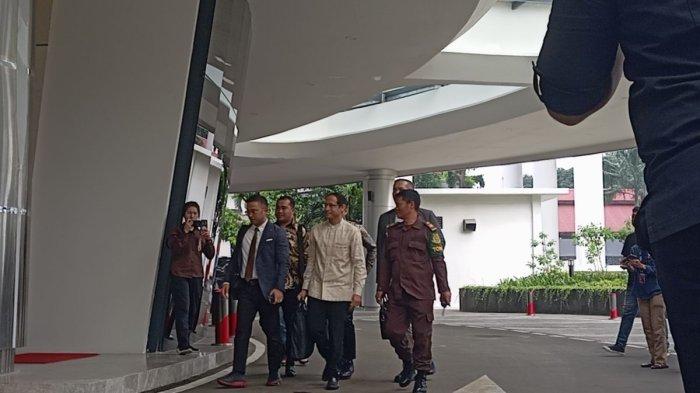 MAKARIM - Eks Mendikbudristek Nadiem Makarim tiba di Kejaksaan Agung untuk diperiksa sebagai saksi dalam kasus dugaan korupsi pengadaan laptop berbasis Chromebook, Jakarta, Senin (23/6/2025).