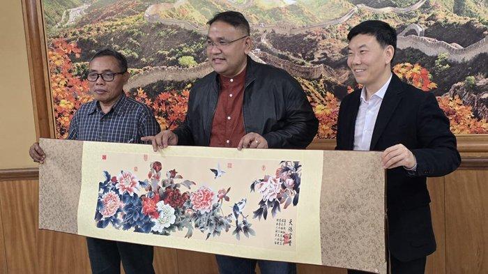 Dari kiri ke kanan, M Nasir, Teguh Santosa dan Tian Yuhong di Beijing, 14 Oktober 2024.