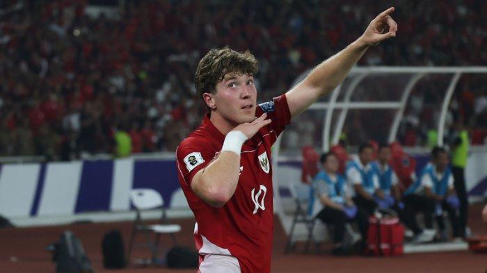SELEBRASI OLE - Pemain Timnas Indonesia Ole Romeny selebrasi setelah mencetak gol penalti ke gawang China pada menit ke-45 di Stadion Gelora Bung Karno Jakarta, Kamis (5/6/2025) malam. Penalti diberikan setelah Ricky Kambuaya dilanggar oleh Yang Zexiang. Indonesia menang 1-0.