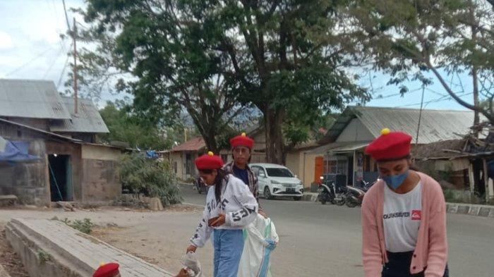 BERSIH PASAR - PMKRI Cabang Mbay melakukan pembersihan di lokasi Pasar Danga