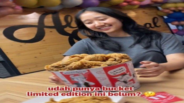 PROMO KFC - Ada Promo KFC baru dan bisa dicoba hari ini dan besok, KFC Tin Bucket dapat gratis 2 ayam goreng KFC, cek cara pembeliannya di sini.