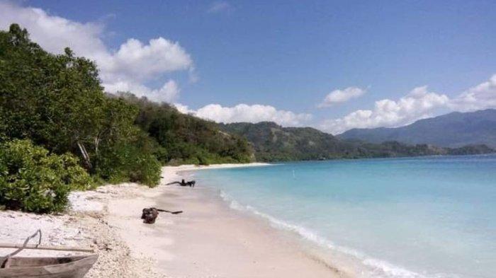 Pantai Enabara di Desa Aewora, Kecamatan Maurole, Kabupaten Ende, NTT.