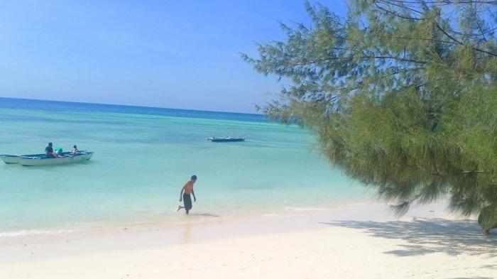 PANTAI WALAKIRI - Pantai Walakiri yang menjadi salah satu tempat wisata favorit warga, terletak di Desa Wakutumba, Kecamatan Pandawai, Kabupaten Sumba Timur

 