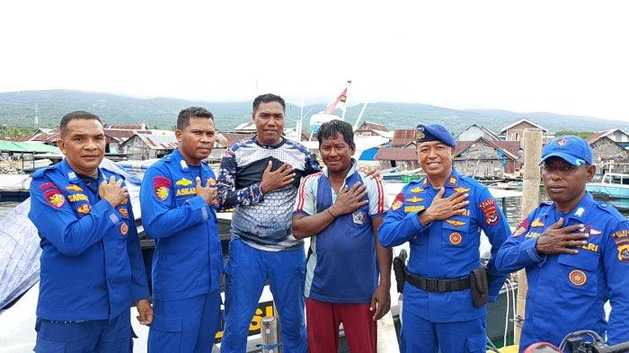 PATROLI - Satuan Polisi Air dan Udara (Satpol Airud) Polres Sikka melakukan patroli untuk meningkatkan kesiagaan dalam menjaga keamanan wilayah perairan Kabupaten Sikka, NTT.
