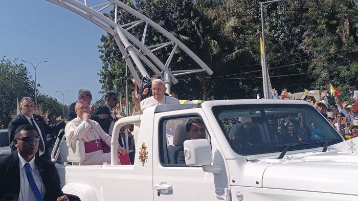 Pemimpin Gereja Katolik sedunia Paus Fransiskus tiba di  Kota Dili, Timor Leste pada Senin siang 9 September 2024.