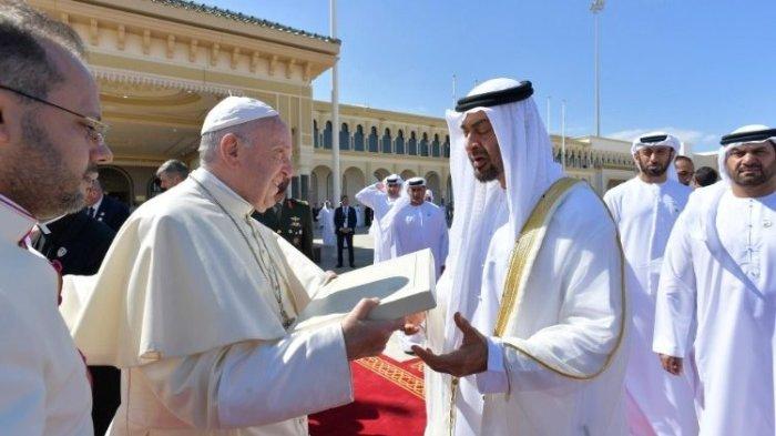 MELAWAT KE ARAB- Paus Fransiskus saat melakukan Perjalanan Apostoliknya ke Uni Emirat Arab pada tanggal 3 Februari 2019