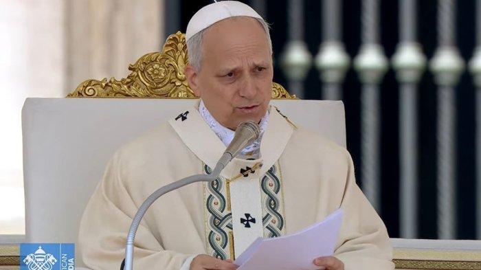 HOMILI PAUS LEO XIV  -  Paus Leo XIV saat memberikan homili  dalam misa inaugurasinya di Lapangan Santo Petrus, Vatikan, Minggu (18/5/2025) pagi.