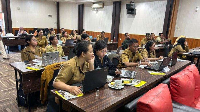 Pelatihan Guru Model Buku Pendidikan Lingkungan dan Lesson Study Menggunakan Buku Digital SDGs di Kota Kupang yang berlangsung pada Senin 9 September 2024.