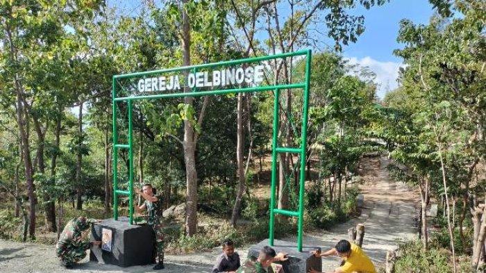 Satgas Pamtas RI-RDTL Yonkav 6/Naga Karimata Bangun Gapura Rumah Ibadah ...