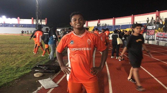 Penyerang andalah Perseftim Flores Timur - Arbet Yohanis Tefa (9)