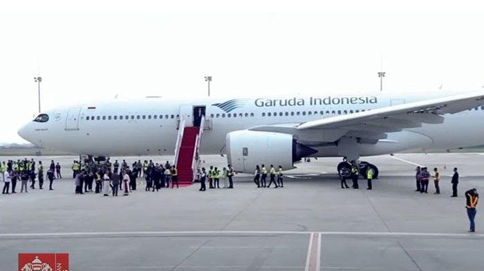 Pesawat Garuda Indonesia jenis A330-900neo dengan nomor penerbangan GA-7780 yang menerbangkan Paus Fransiskus dari Bandara Soekarno-Hatta Jakarta ke Port Moresby, Jumat (6/9/2024).