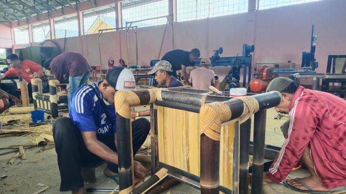 Peserta pelatihan Pengrajin Bambu di Kabupaten Ngada