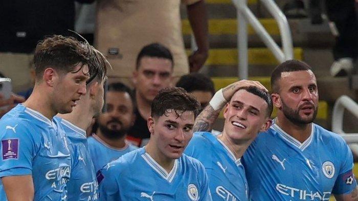 Phil Foden selebrasi bersama kawan-kawan dalam laga final Piala Dunia Antarklub 2023 antara Man City vs Fluminense di King Abdullah Sports City Stadium, Jeddah, Arab Saudi, 22 Desember 2023.