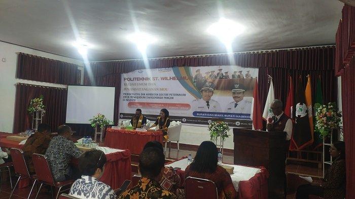 KULIAH UMUM  – Suasana Kuliah umum di Politeknik Santo Wilhelmus Boawae, Frederikus Lena Djago, SE., MM, di Kampus setempat, Kamis (22/5).