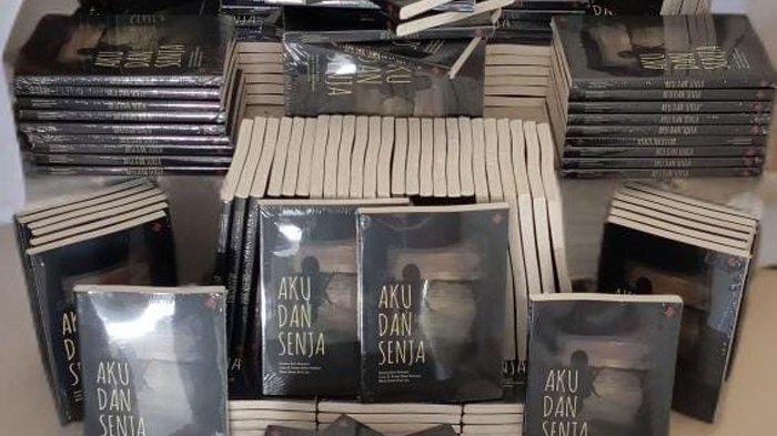 ANTOLOGI PUISI - Buku antologi  puisi, “Aku dan Senja!” karya tiga siswi  SMA Negeri 8 Poco Ranaka yang diluncurkan pada Jumat (28/3/2025).