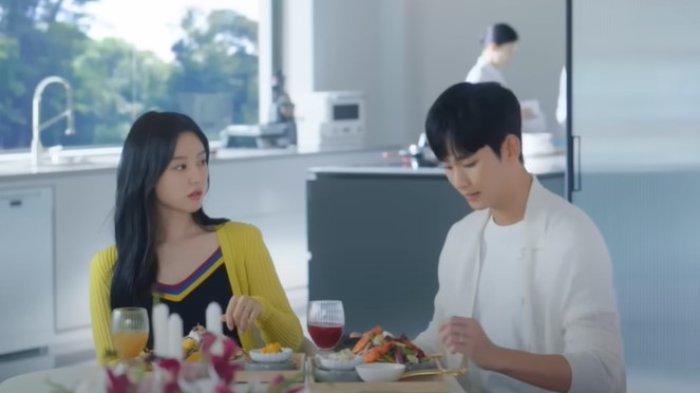 Potret Baek Hyun Woo (Kim Soo Hyun) dan Hong Hae In (Kim Ji Won) dalam drama Korea Queen of Tears.