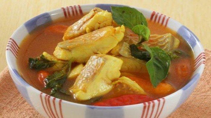 RESEP MAKANAN - Ikan Kuah Asam kemangi. Menu Ikan Kuah Asam memang kerap jadi incaran, Anda bisa hadirkan menu ini dirumah dengan mencoba Resep makanan Ikan Kuah Asam kemangi yang lezat.