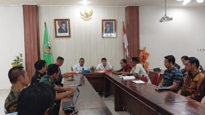 Rapat pembentukan satuan tugas (Satgas) pengawasan rokok ilegal di Kantor Bupati Manggarai Barat. Satgas dibentuk untuk memberantas peredaran rokok ilegal di wilayah Manggarai Barat. 
 