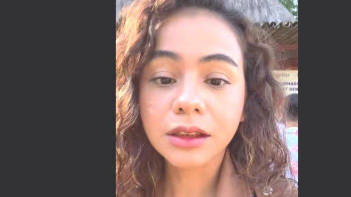 SAHILA HISYAM - Viral Artis Sahila Hisyam Makan Sirih Pinang di Pulau Timor Kampung Bena Kabupaten TTS Provinsi NTT