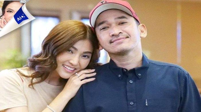 Rujuk - Kebersamaan Ruben Onsu dan Sarwendah disorot bak teman dekat.