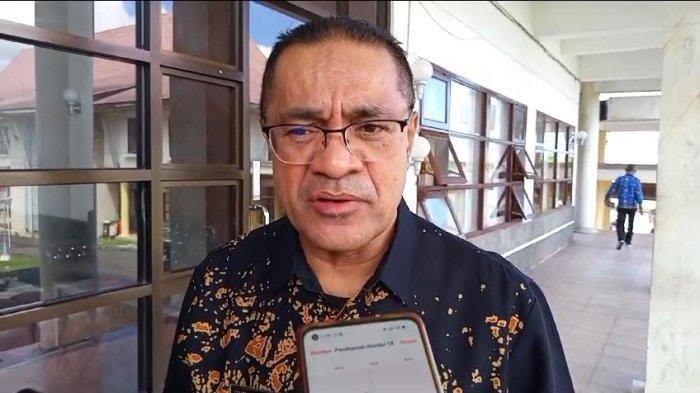 SEKDA ENDE - Sekretaris Daerah (Sekda) Kabupaten Ende, Agustinus G Ngasu meminta OPD, instansi pemerintah, swasta, BUMN/BUMD dan lembaga-lembaga yang ingin menyampaikan ucapan selamat atas pelantikan Bupati dan Wakil Bupati Ende periode 2025-2030 dalam bentuk tanaman hidup.