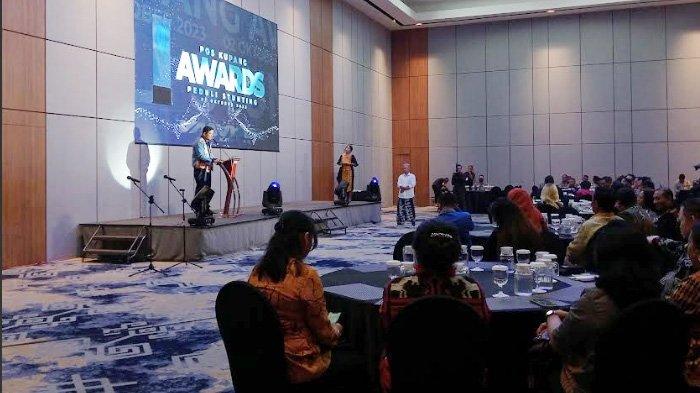 Senior Manager Perencanaan PT PLN (Persero) NTT Ansats P. A Simamora ketika menyampaikan sambutan pada acara Pos Kupang Award Peduli Stunting 2023 di Ballroom Timor Herper Kupang, Senin 2 Oktober 2023.