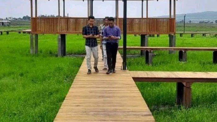 Spot wisata baru itu adalah Agrowisata Ngalor Kalo, Lembor. Agrowisata itu terletak di Desa Siru, Kecamatan Lembor, Kabupaten Manggarai Barat, NTT.