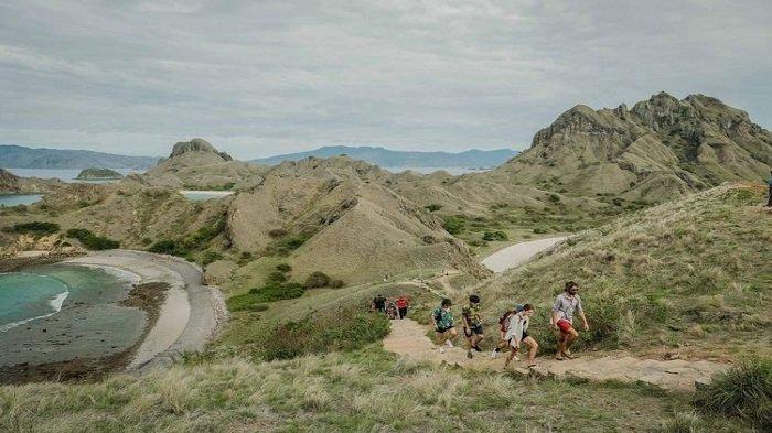 ILUSTRASI – Karena cuaca membaik, kapal wisata di Labuan Bajo Manggarai Barat Nusa Tenggara Timur ( NTT) diizinkan ke Taman Nasional Komodo. Ilustrasi wisatawan di Labuan Bajo, Nusa Tenggara Timur (NTT).