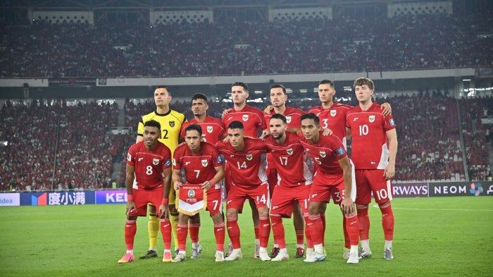 MELAWAN CHINA -  Pemain Timnas Indonesia berpose jelang laga melawan China. Partai Grup C Kualifikasi Piala Dunia 2026 zona Asia antara Timnas Indonesia vs China digelar di Stadion Utama Gelora Bung Karno pada Kamis (5/6/2025). Indonesia menang 1-0 dan lolos ke babak keempat.