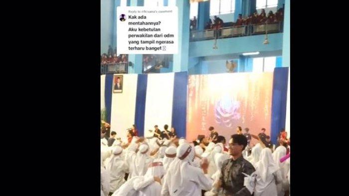 Viral Bikin Terharu Momen Saat Penerjemah Bahasa Isyarat Terjemahkan Lagu Romantis di Acara Kampu
