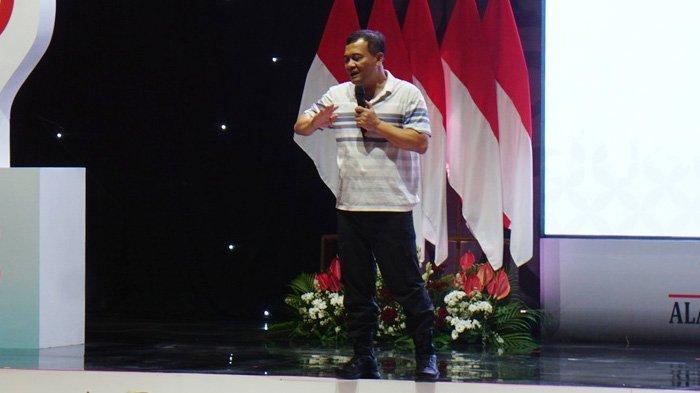 Kapolda Jateng Inspektur Jenderal Ahmad Luthfi memberikan sambutan dalam musyawarah nasional sukarelawan pendukung Presiden Jokowi bernama Alap-alap Jokowi, di Kabupaten Karanganyar, Jawa Tengah, Sabtu (27/7/2024). Hari itu, Luthfi diberikan rekomendasi untuk maju sebagai calon Gubernur Jateng oleh Ketua Umum PSI Kaesang Pangarep.