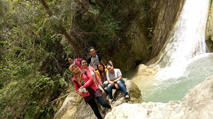 Air terjun cinta alias Love Waterfall yang ada di Kampung Noelaku, Desa Noinbila, Kecamatan Molo Selatan, Soe, Kabupaten Timor Tengah Selatan (TTS), Nusa tenggara Timur (NTT). Gambar diambil awal Maret 2017.