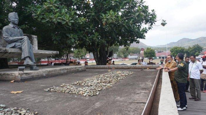 Jazilul Wafaid Wakil Ketua MPR RI dan Bupati Ende Djafar Achmad saat memantau Taman Renungan Bung Karno di Kabupaten Ende Provinsi Nusa Tenggara Timur, Selasa (28/7/2020).