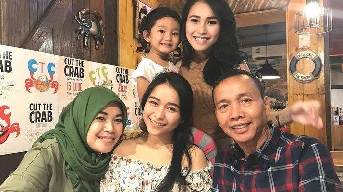 Ayu Ting Ting Bertengkar Hebat dengan Adiknya di Meja Makan, Ada Kata Kasar, Ayah Rozak Murka