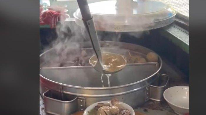 BAKSO BALUNGAN - Video Viral TikTok, Nikmatnya Makan Bakso Balungan  Dekat Kantor Gubernur NTT Sampe Ingus Maleleh