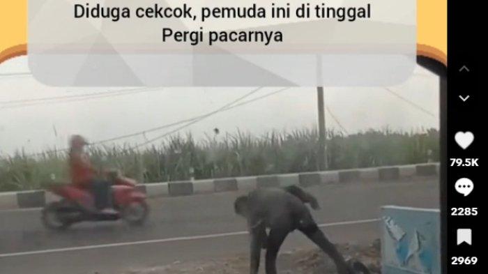 BANTING HELM - Lelaki ini banting hel saat bentrok dengan pacar