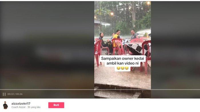 Anak Muda rela hujan-hujanan demi sebuah bayaran dan taruhan
