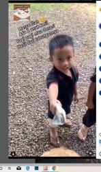 Kisah inspiratif dua bocah yang punya kepedulian tinggi memberikan kepada sesama dari tabungannya, luar biasa didikan orangtuanya.