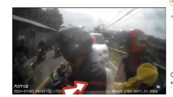 POS-KUPANG.COM/HO-INSTAGRAM
Butuh kesabaran saat berlalulinta di ruas jalan macet agar tidak terjadi tabrakan seperti di wilayah Ciwidey