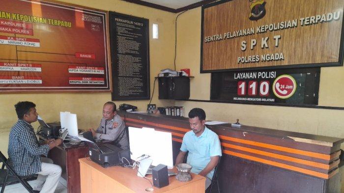 Forum Jurnalis Ngada laporkan LIG ke Polres Ngada  atas dugaan penyebaran berita bohong di Polres Ngada, Senin(31/03/2025).