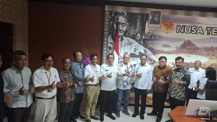 Gubernur NTT Melki Laka Lena, Wakil Gubernur NTT Johni Asadoma memimpin rapat bersama para kepala daerah membahas proyek pembangunan geothermal di Flores, Rabu (9/4/2025), di Kantor Gubernur NTT. 