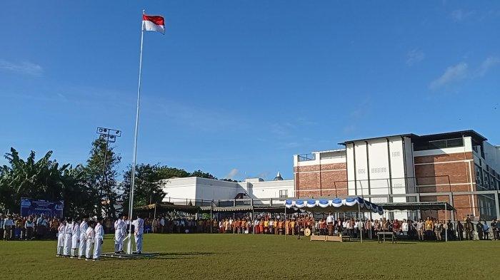 Upacara peringatan Hardiknas di Kota Kupang, Jumat (2/5/2025)